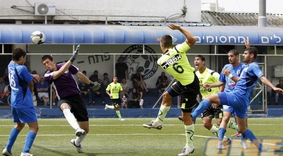 עידו לוי כובש מול אביב (שי לוי)