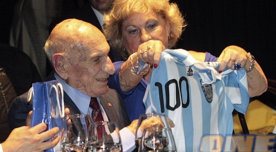 פרנסיסקו וארלו, בן ה-100. היחיד ששיחק בגמר 30´ ונותר בחיים (רויטרס) פרנסיסקו וארלו, בן ה-100. היחיד ששיחק בגמר 30´ ונותר בחיים (רויטרס)