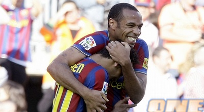 הנרי חוגג עם ג´פרן היום בקאמפ נואו (רויטרס) הנרי חוגג עם ג´פרן היום בקאמפ נואו (רויטרס)