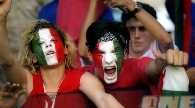 אוהדי איטליה 90 (GettyImages) אוהדי איטליה 90 (GettyImages)