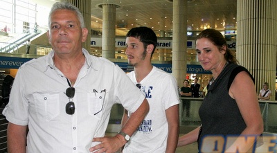 משפחתו של עומרי כספי ממתינה (קובי אליהו) משפחתו של עומרי כספי ממתינה (קובי אליהו)