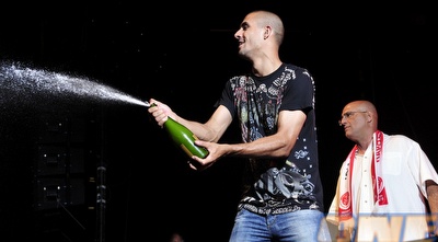 דה סילבה לא השאיר אף בקבוק שמפניה סגור... (אלעד ירקון)