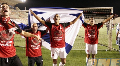 הפועל ת&qout;א חוגגת אליפות לא ספורטיבית הפועל ת&qout;א חוגגת אליפות לא ספורטיבית