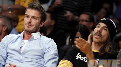 בקהאם וסולן הצ&acute;ילי פפרס, קידיס, במהלך המשחק (רויטרס)