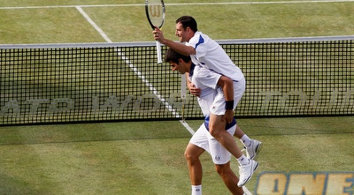 נובאק ג´וקוביץ´ ויוני ארליך חוגגים ניצחון (GettyImages)