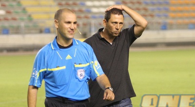 ניר קלינגר. ב&qout;ש מעוניינת בזר ברמה גבוהה (גיא בן זיו) ניר קלינגר. ב&qout;ש מעוניינת בזר ברמה גבוהה (גיא בן זיו)