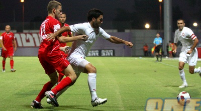 עומר ורד שומר על עידן סרור (יניב גונן) עומר ורד שומר על עידן סרור (יניב גונן)