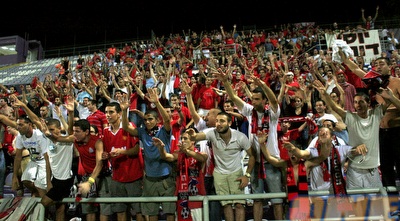 אוהדי הפועל חיפה חוגגים (יניב גונן) אוהדי הפועל חיפה חוגגים (יניב גונן)