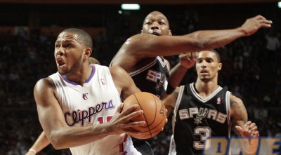 גורדון חודר לסל של סן אנטוניו (רויטרס) גורדון חודר לסל של סן אנטוניו (רויטרס)