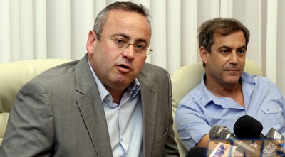 לנדאו ואייל אנקורי (יוסי ציפקיס)
