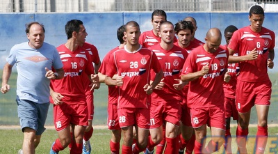 שחקני הפועל תל אביב באימון המסכם לקראת מכבי פתח תקווה (רועי גלדסטון)