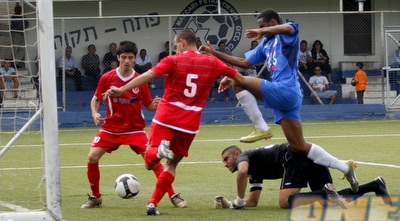 ינקו מרחיק מהקו ומציל את ינקו (יוסי ציפקיס)