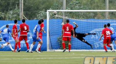 קניוק כובש בבעיטה חופשית (יוסי ציפקיס)