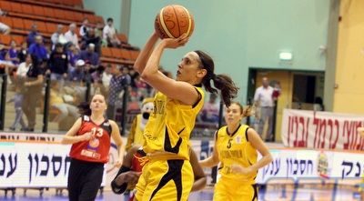 סלווין זורקת. שיחקה היטב ברבע השני (משה חרמון)