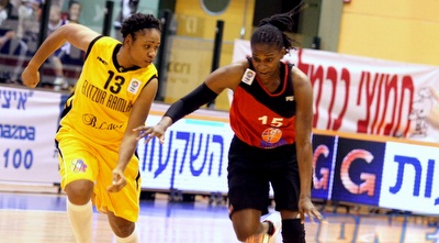 טנישה רייט. המחצית השניה היתה בשליטה מקומית מובהקת (משה חרמון)