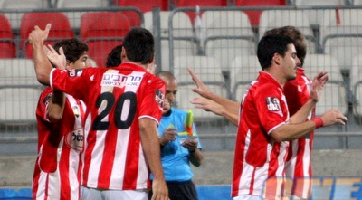 שחקני ב&qout;ש באים לברך את מליקסון (יניב גונן) שחקני ב&qout;ש באים לברך את מליקסון (יניב גונן)