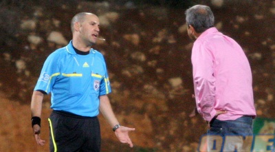 אלי כהן בא בטענות לווקסברגר (יניב גונן) אלי כהן בא בטענות לווקסברגר (יניב גונן)