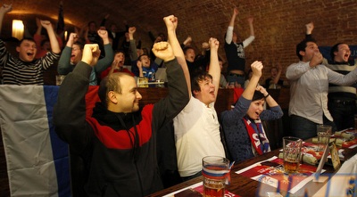 אזרחים שמחים במוסקבה (רויטרס)