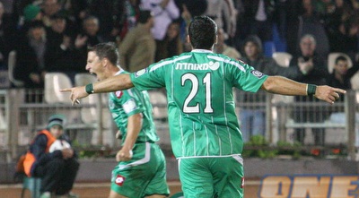 חמד חוגג עם בוקולי (עמית מצפה) חמד חוגג עם בוקולי (עמית מצפה)