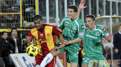 עידן ורד וגוסטבו בוקולי מול אורי מגבו (יוסי ציפקיס) עידן ורד וגוסטבו בוקולי מול אורי מגבו (יוסי ציפקיס)