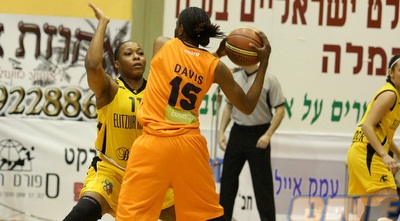 דייויס (משה חרמון)