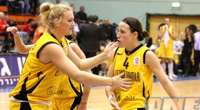 רמלה חוגגת (משה חרמון)