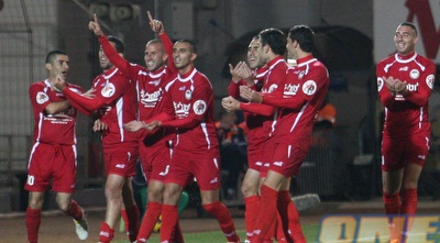 שחקני הפועל ירושלים חוגגים יתרון מפתיע (עמית מצפה)