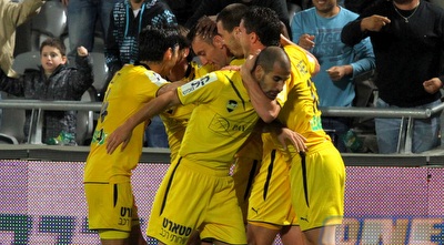 אלברמן, רנגלוב, מדוניאנין וזיו חוגגים עם פאביצ´ביץ´ (שי לוי) אלברמן, רנגלוב, מדוניאנין וזיו חוגגים עם פאביצ´ביץ´ (שי לוי)