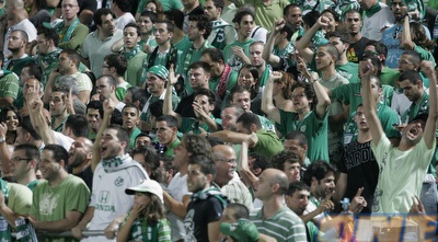 אוהדי חיפה חוגגים אחרי השער של טשיירה (דרור עינב) אוהדי חיפה חוגגים אחרי השער של טשיירה (דרור עינב)