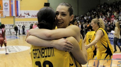 אורנית שוורץ וריבי גרינבוים (יוסי ציפקיס) אורנית שוורץ וריבי גרינבוים (יוסי ציפקיס)