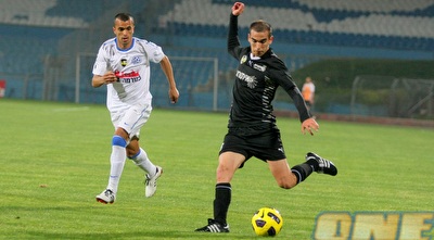 אורי שטרית מחפש חברים ברחבה (משה חרמון) אורי שטרית מחפש חברים ברחבה (משה חרמון)