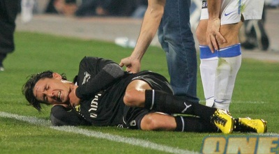 אדריאן רוצ´ט לא עמד בשיעמומון, ונשכב על הדשא (משה חרמון) אדריאן רוצ´ט לא עמד בשיעמומון, ונשכב על הדשא (משה חרמון)