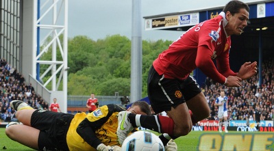 צ´יצ´אריטו ורובינסון. היה פנדל או לא? (רויטרס) צ´יצ´אריטו ורובינסון. היה פנדל או לא? (רויטרס)