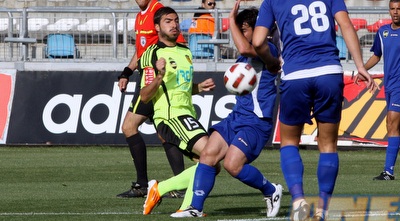 שי חדד בפעולה. מרבית המשחק מתנהל במרכז המגרש (יניב גונן) שי חדד בפעולה. מרבית המשחק מתנהל במרכז המגרש (יניב גונן)