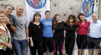 רוט שחמורוב, לבנת, דורון, פרנקל, שלזינגר, חזן ורם (יוסי ציפקיס)