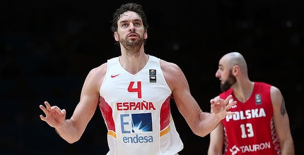 פאו גאסול אחרי עוד שלשה (FIBA) (מערכת ONE)