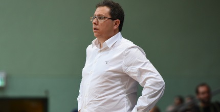 עדן ענבר. החמיא לשחקניותיו (נעם מורנו)