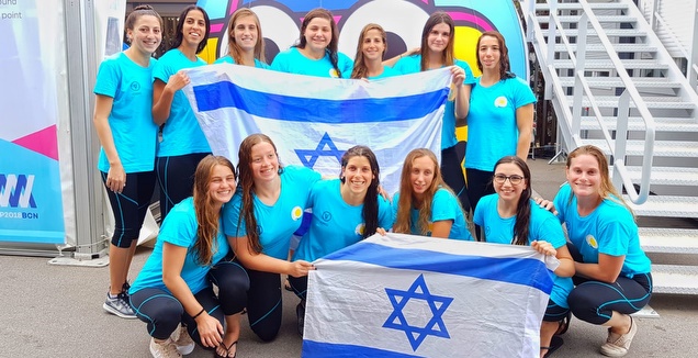 נבחרת הנשים בכדורמים לאחר המשחק (איגוד הכדורמים)