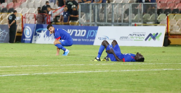 טימותי אוואני ודין דוד מאוכזבים (איציק בלניצקי)