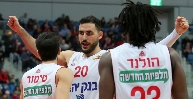 שחקני הפועל ירושלים חוגגים (אורן בן חקון)