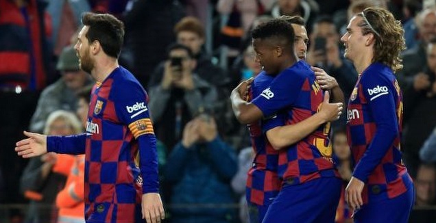 פאטי חוגג עם אלבה, גריזמן ומסי (La Liga)