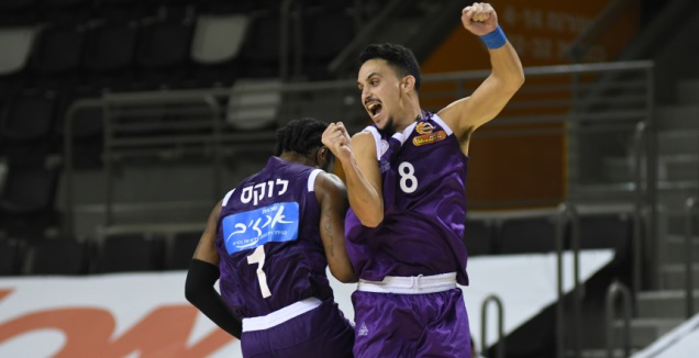 קאלין לוקאס וניב משגב חוגגים (עמרי שטיין)