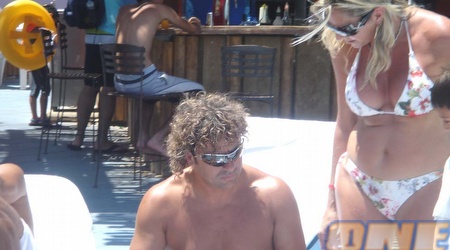 ראובן עטר והאישה נעמי מתחבקים עם השמש באילת!