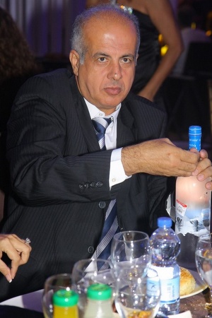אבי לוזון אחראי על השתיה