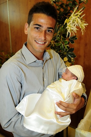 הכוכב של מכבי התלהב מהתינוק. מתי אצלך?!