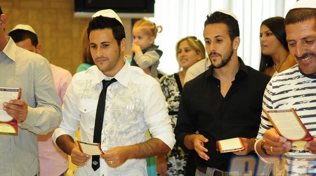 הגברים מתפללים