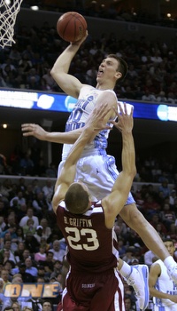 הנסברו מרחף מעל בלייק גריפין (רויטרס) הנסברו מרחף מעל בלייק גריפין (רויטרס)