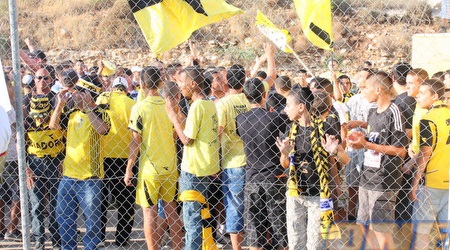 אוהדי בית"ר באימון הפתיחה (משה חרמון)