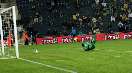 איציק כהן כובש (אורן בן חקון)