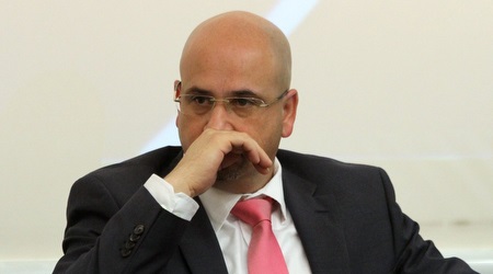 אורן חסון. "מתכוונים להנפיק כרטיסים שמיים" (חגי ניזרי)